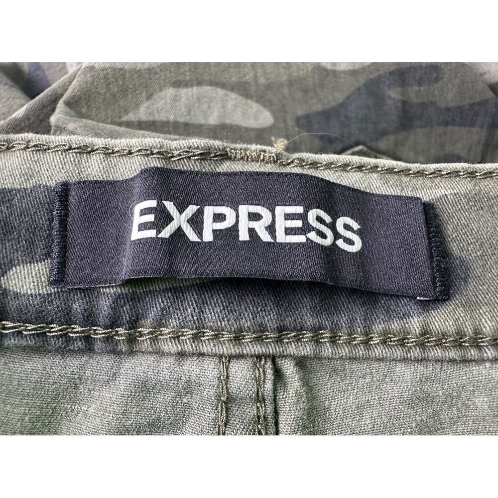 Express Camo Denim Mini Skirt Women Sz 6 Raw Hem Stretch Retro Y2K Cargo Utility - Picture 3 of 7
